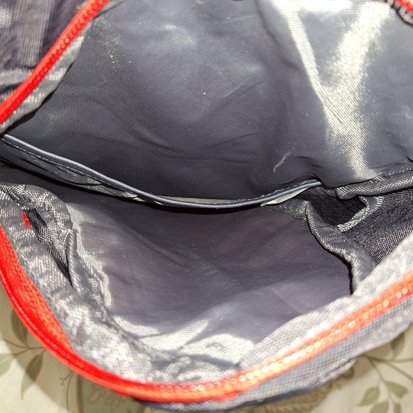 A G4Free sling bag, crossbody, shoulder bag. EUC - Picture 2 of 5